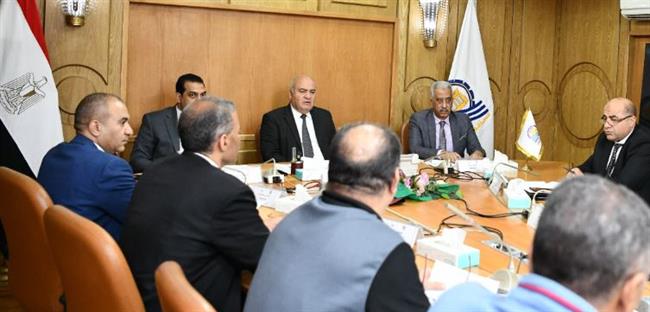 محافظ قنا يتابع الموقف التنفيذي لـ مشروعات الخطة الاستثمارية 
