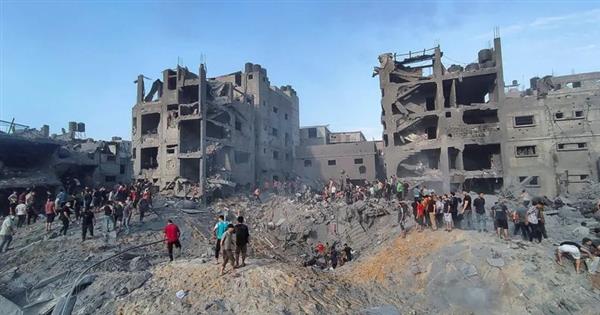 شهداء وجرحى في قصف إسرائيلي على "جباليا" والاحتلال يمنع مفوض عام "الأونروا" من دخول قطاع غزة