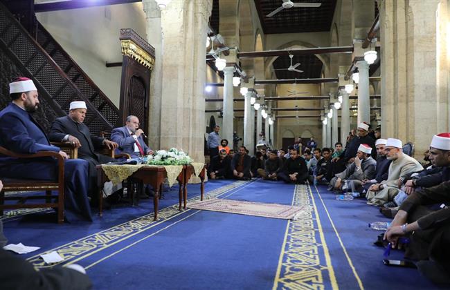 عقب صلاة التراويح.. ملتقى الأزهر للقضايا الإسلامية يبين آداب الحوار في الإسلام