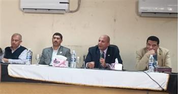 رئيس "حلوان للأجهزة المعدنية" يجتمع بالعاملين 