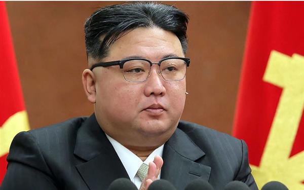 زعيم كوريا الشمالية يشرف على سلسلة تدريبات لوحدات المدفعية غربي البلاد