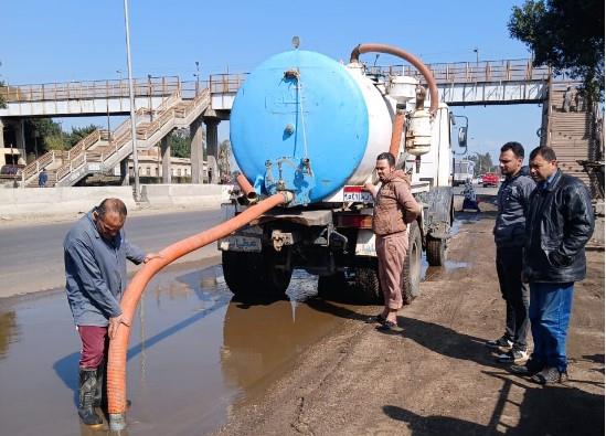 "مياه القليوبية" تواصل أعمال شفط مياه الأمطار بالشوارع والأنفاق