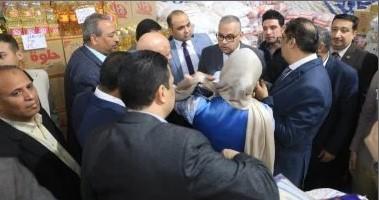 محافظ سوهاج يتفقد معرض " أهلا رمضان " بـ حى غرب