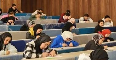 138 طالبا يؤدون اختبارات أعمال الفصل بكلية الصيدلة جامعة الإسماعيلية الأهلية