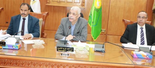 رئيس جامعة المنوفية يرأس اجتماع لجنة المنشآت الجامعية لشهر مارس 