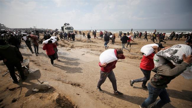 للمرة الثانية خلال 48 ساعة.. الاحتلال يستهدف فلسطينيين ينتظرون المساعدات غرب غزة