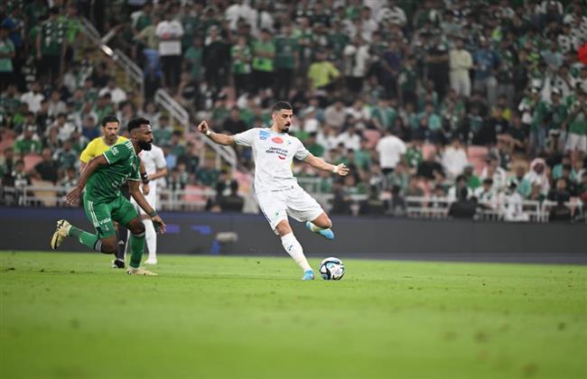 الدوري السعودي .. أهلي جدة يتعادل مع الفتح 1-1