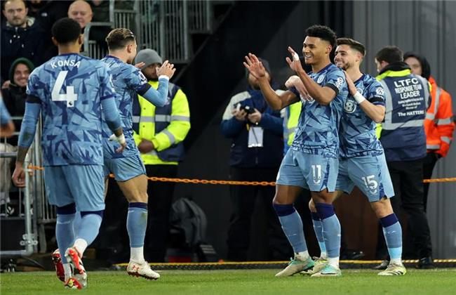 الدوري الإنجليزي .. أستون فيلا يحقق انتصارًا مثيرًا على لوتون تاون 3-2