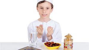   خطوة بخطوة.. تعرف على طرق تدريب الطفل على صيام رمضان  