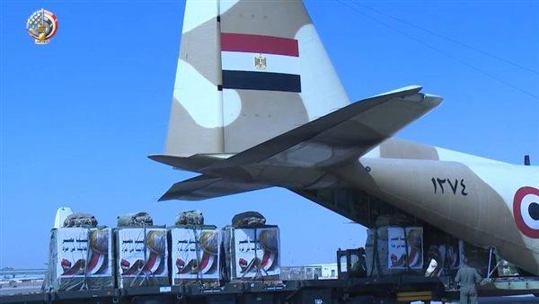 صور وفيديو| مصر تواصل الإسقاط الجوي للمساعدات شمال قطاع غزة