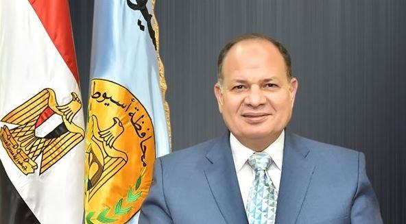 محافظ أسيوط يشيد بالقوافل التعليمية المجانية لطلاب الشهادتين الإعدادية والثانوية
