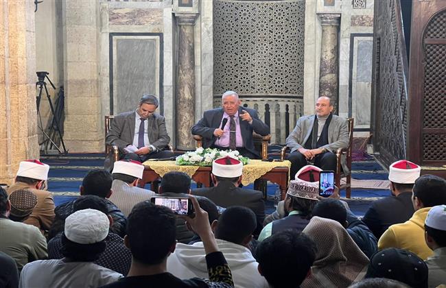 عقب صلاة التراويح.. ملتقى الأزهر للقضايا الإسلامية يناقش قضية الشباب وأهمية استغلال الوقت