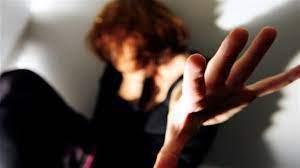 لامس أجزاء حساسة من جسدها.. علقة موت لقهوجي حاول تجريد طفلة من ملابسها