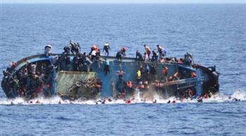   انقلاب قارب خشبي يقل العشرات من لاجئي " الروهينجا " 