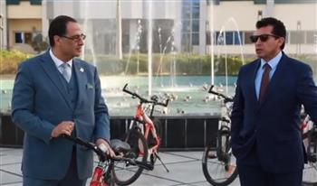   وزير الشباب والرياضة يسلم دراجات الفائزين بمسابقة "30 عجلة × 30 يوم"