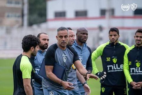 الكونفدرالية.. جوميز يجتمع بلاعبي الزمالك قبل انطلاق المران