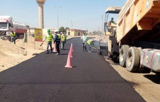 "الداودي" يتابع أعمال الرصف بالمنطقة الصناعية بقفط جنوب قنا 