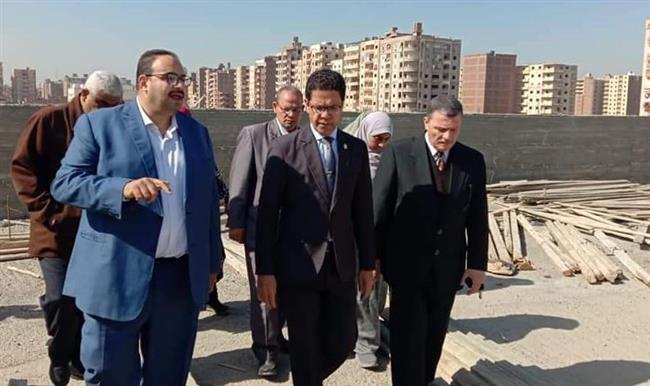 رئيس جامعة بنها يتفقد المشروعات الإنشائية بـ كلية الحقوق