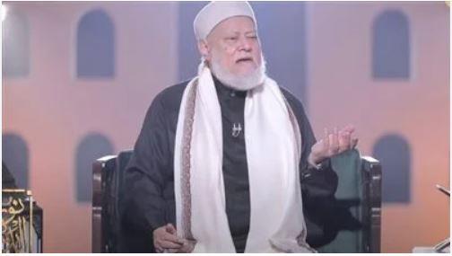 طفل يسأل : إزاى النبي صلى بالانبياء ولم تكن الصلاة مفروضة ؟.. علي جمعة يجيب