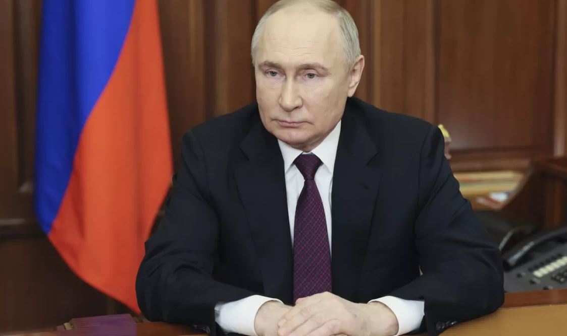"بوتين" يعرب عن تعازيه لأسر ضحايا "كروكوس" ويعلن الحداد وتنكيس الأعلام
