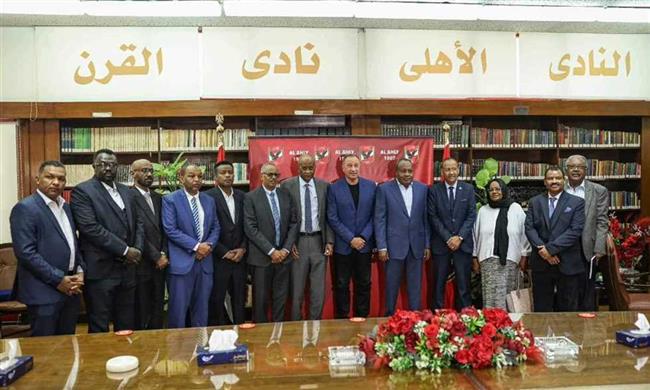 وفد الهلال السوداني يزور النادي الأهلي لتقديم واجب العزاء في العامري فاروق