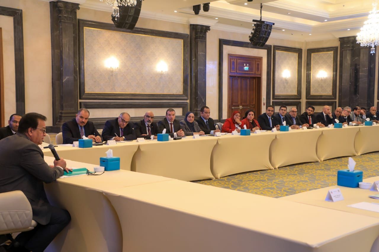 وزير الصحة يوجه بوضع برنامج عمل يستهدف تكثيف الزيارات الميدانية للمستشفيات