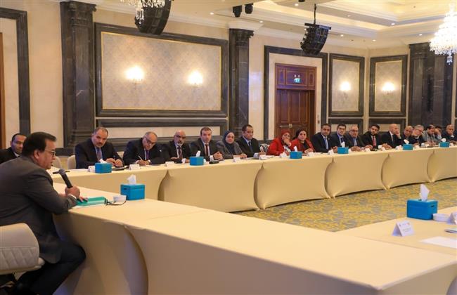 وزير الصحة يوجه بوضع برنامج عمل يستهدف تكثيف الزيارات الميدانية للمستشفيات