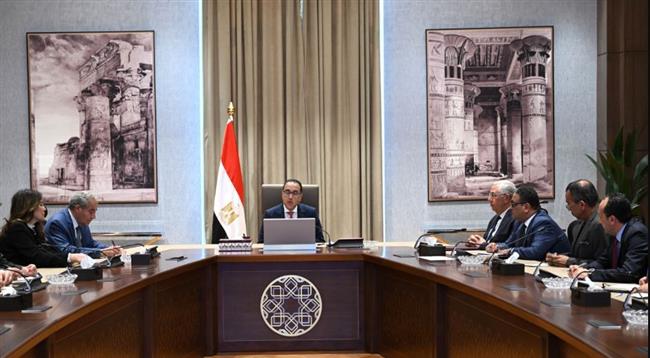 الحكومة تبدأ إجراءات توفير مخزون استراتيجي من السلع الأساسية لضبط الأسواق