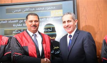   محافظ الغربية يهنئ رئيس مدينة طنطا لحصوله على الدكتوراة