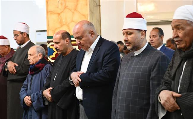 محافظ قنا يفتتح مسجد ذو النورين بـ دشنا ويؤدى صلاة التراويح