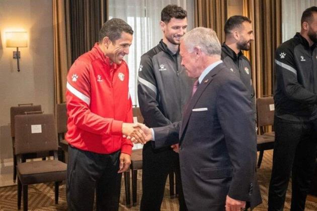 كأس آسيا .. العاهل الأردني يكرم منتخب بلاده عقب حصوله على وصيف البطولة