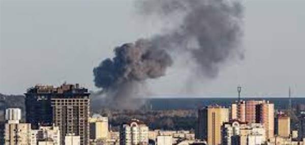ضرر عدد من المباني بسبب قصف صاروخي استهدف كييف