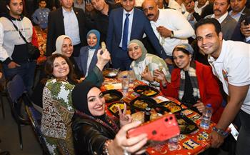   وزيرة الهجرة تشارك في " إفطار المطرية ".. وتؤكد: مصر علمت العالم المحبة والتسامح