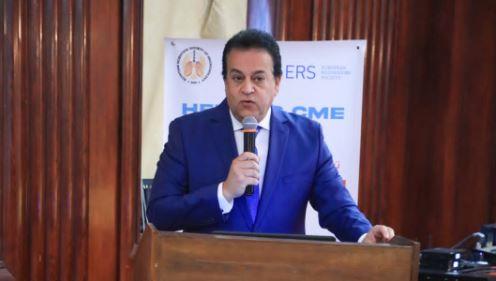 وزير الصحة يكرم أول دفعة من أطباء الأمراض الصدرية 