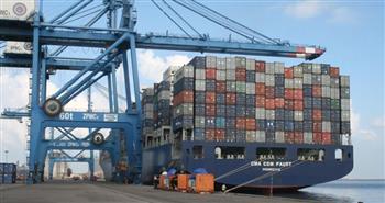   تداول 40 سفينة حاويات وبضائع عامة بميناء دمياط