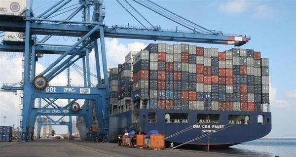 تداول 40 سفينة حاويات وبضائع عامة بميناء دمياط