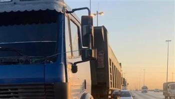 الأمن يكشف ملابسات فيديو سيارة نقل تسير عكس الاتجاه بالشيخ زايد 