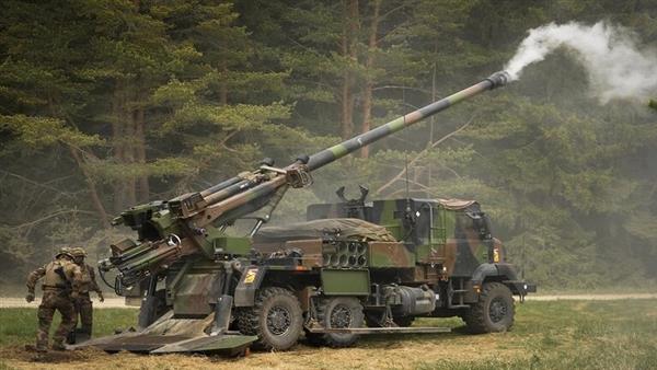 وزير الدفاع الفرنسى: باريس ستسلم 78 مدفع هاوتزر إلى أوكرانيا قريبا