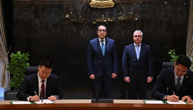 توقيع عقد نقل حق انتفاع لأرض تابعة للمنطقة الاقتصادية لشركة صينية لصناعة مواسير الدكتايل