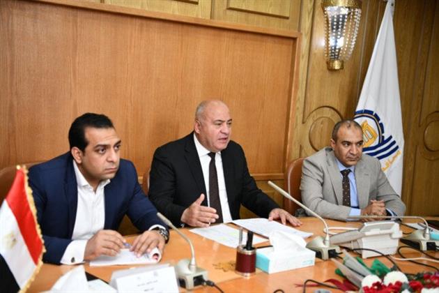 محافظ قنا يتابع الموقف التنفيذي لمشروعات الجهاز المركزي للتعمير