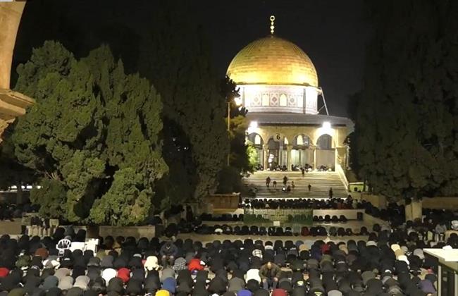 45 ألفا يؤدون صلاتي العشاء والتراويح في المسجد الأقصى