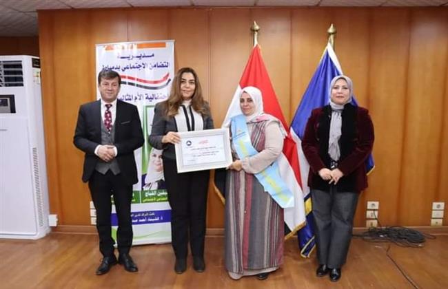 محافظ دمياط تكرم الأمهات المثاليات وتشاركهن حفل الإفطار الجماعي