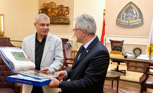 رئيس جامعة الزقازيق يستقبل المستشار الثقافي والتعليمي للسفارة التركية بـ مصر