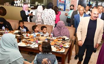   محافظ أسوان يشارك في حفل الإفطار الجماعي لـ ذوي الهمم