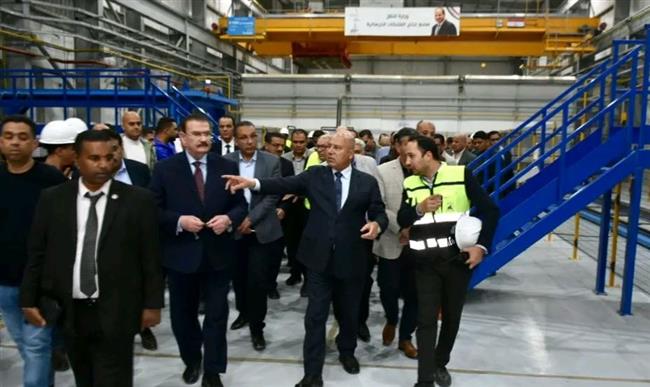 وزير النقل يتفقد مصنع الفلنكات الخرسانية بمنطقة المعصرة