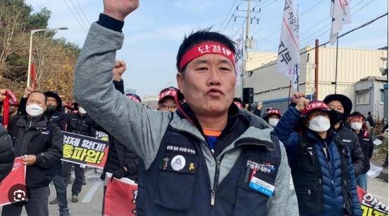 للمطالبة بزيادة الأجور.. سائقو الحافلات ينظمون إضرابا بـ كوريا الجنوبية
