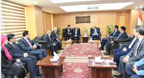 محافظ الفيوم يبحث مع وفد صيني التعاون المشترك وتبادل الاستثمارات