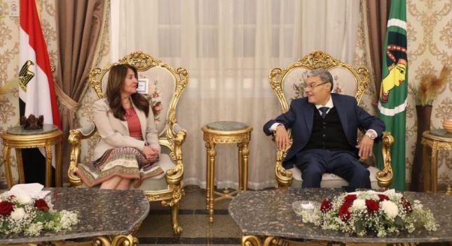 محافظ المنيا يستقبل هيرو مصطفى السفيرة الأمريكية بالقاهرة لبحث سبل التعاون