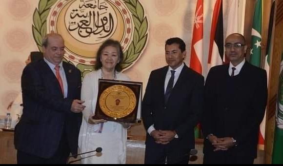 رئيس الاتحاد الدولي للطائرة جلوس تشيد بدعم وزارة الشباب لـ ذوي الهمم