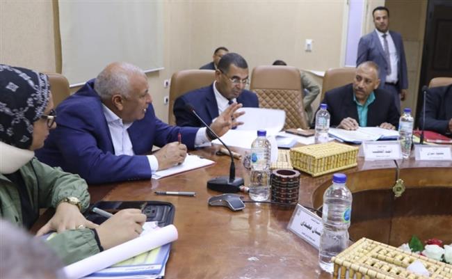 محافظ الوادي الجديد يترأس اجتماع صندوقي الخدمة والإسكان 